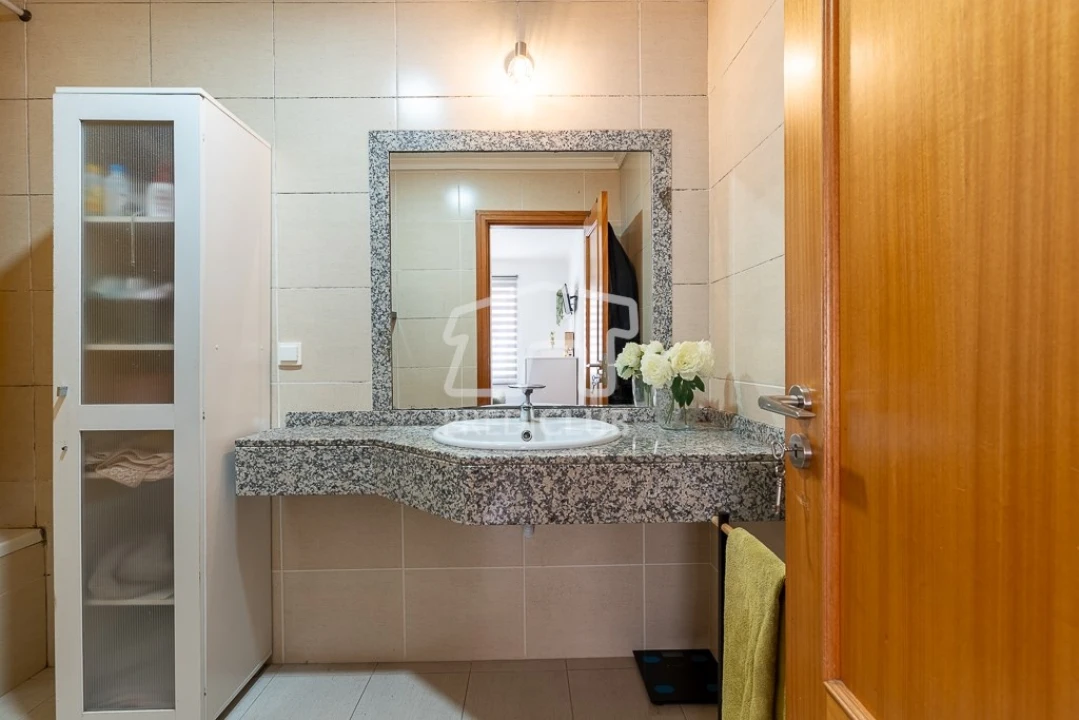 Apartamento T2 para Venda em Caniço Foto 12