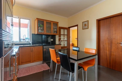 Moradia T2 para Venda em Santa Cruz