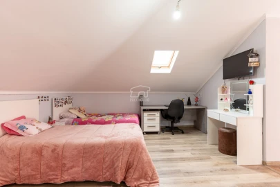 Moradia T2 para Venda em Santa Cruz