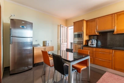 Moradia T2 para Venda em Santa Cruz