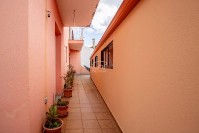 Moradia T2 para Venda em Santa Cruz