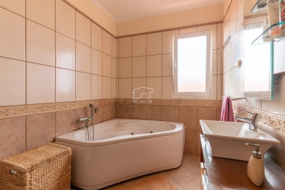 Moradia T2 para Venda em Santa Cruz