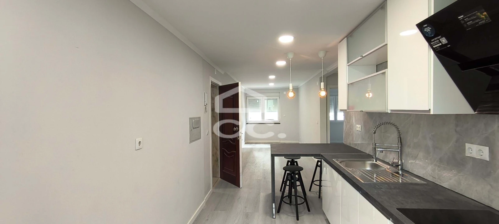 Apartamento T2 para Venda em Benfica Foto 1