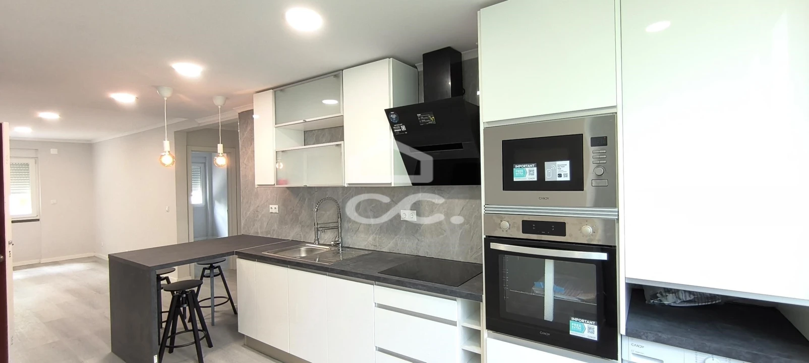 Apartamento T2 para Venda em Benfica Foto 2