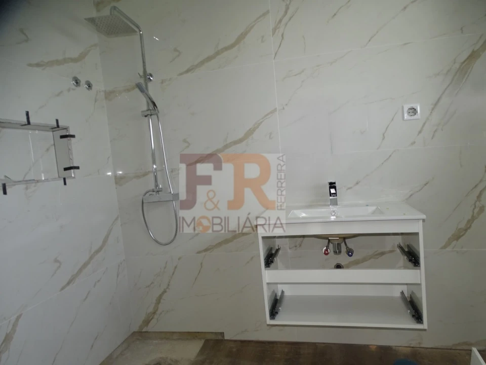 Moradia T3 para Venda em Fernao Ferro Foto 10