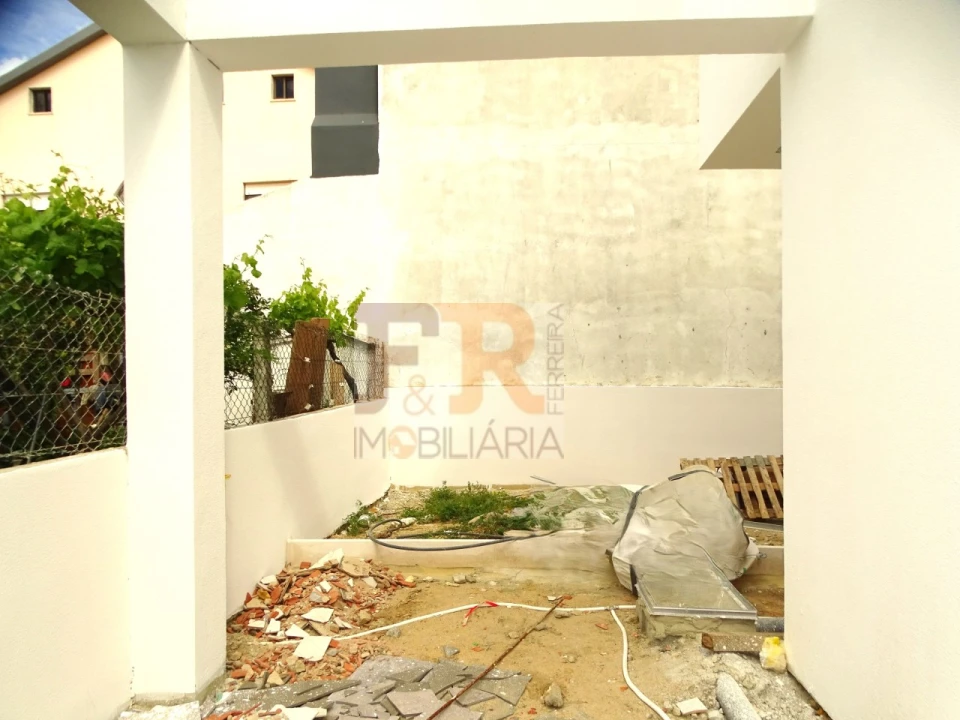 Moradia T3 para Venda em Fernao Ferro Foto 24