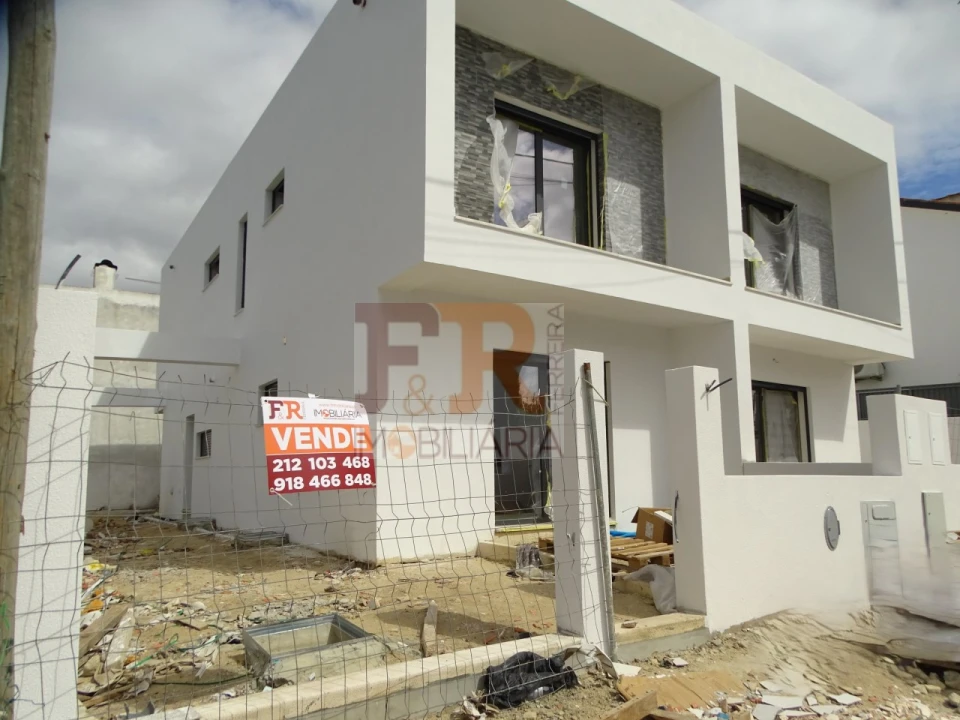 Moradia T3 para Venda em Fernao Ferro Foto 2