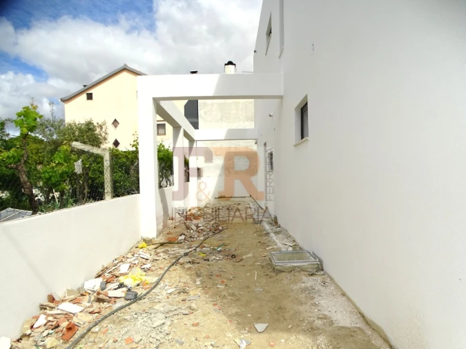 Moradia T3 para Venda em Fernao Ferro Foto 25