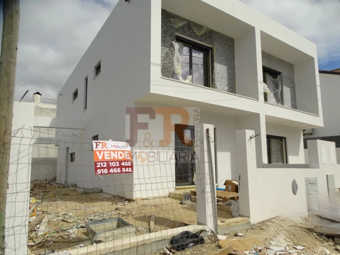 Moradia T3 para Venda em Fernao Ferro Foto 2