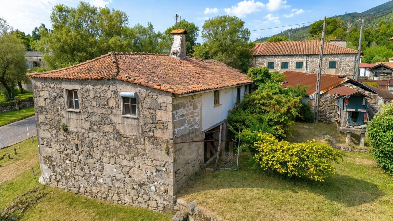 Moradia T3 para Venda em Facha Foto 1