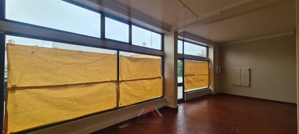 Loja para Arrendamento em Leiria, Pousos, Barreira e Cortes