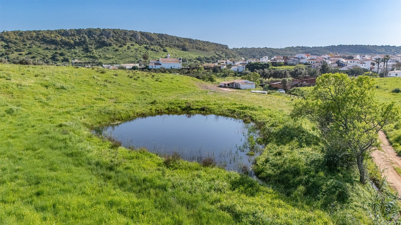 Terreno para Venda em Bensafrim e Barão de São João Foto 1