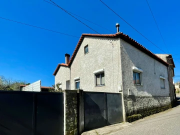 Moradia T3 para Venda em Lajeosa do Dão