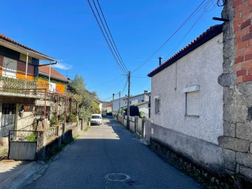 Moradia T3 para Venda em Lajeosa do Dão