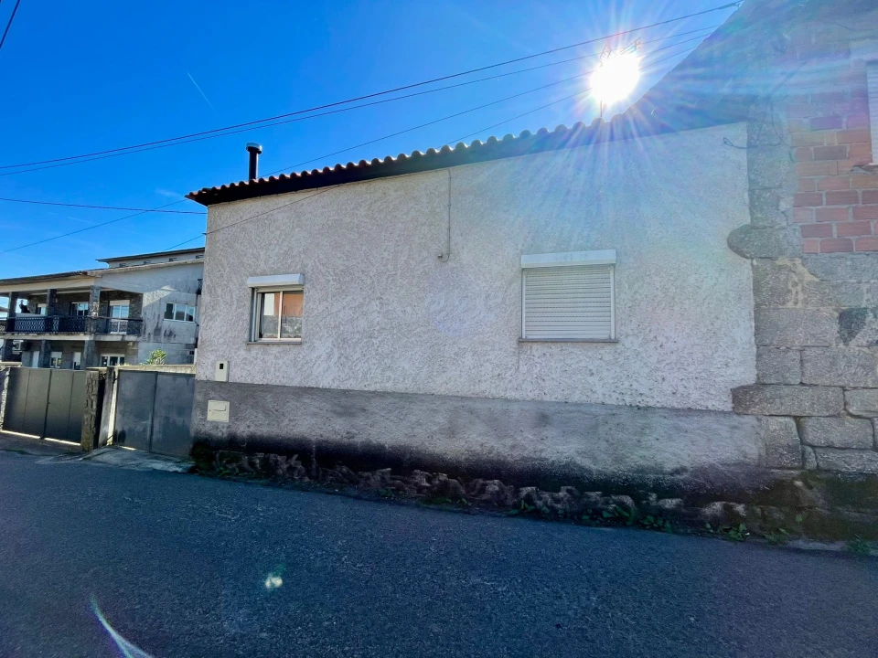 Moradia T3 para Venda em Lajeosa do Dão Foto 4