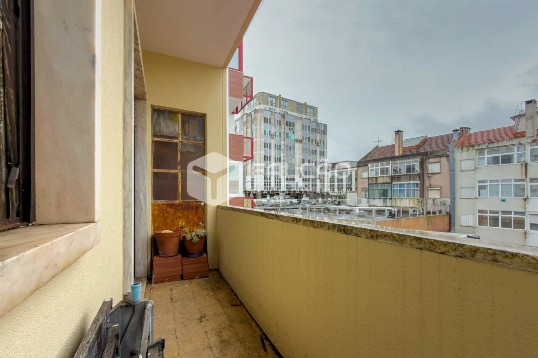 Apartamento T3 para Venda em Venteira Foto 24