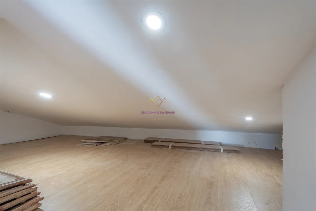 Moradia T1 para Venda em Ajuda Foto 32