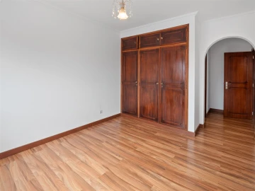 Moradia T4 para Arrendamento em Alcabideche