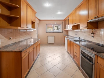 Moradia T4 para Arrendamento em Alcabideche