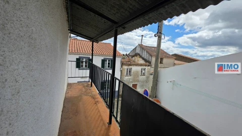 Moradia T3 para Venda em Cebolais de Cima e Retaxo