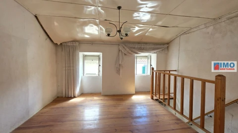 Moradia T3 para Venda em Cebolais de Cima e Retaxo