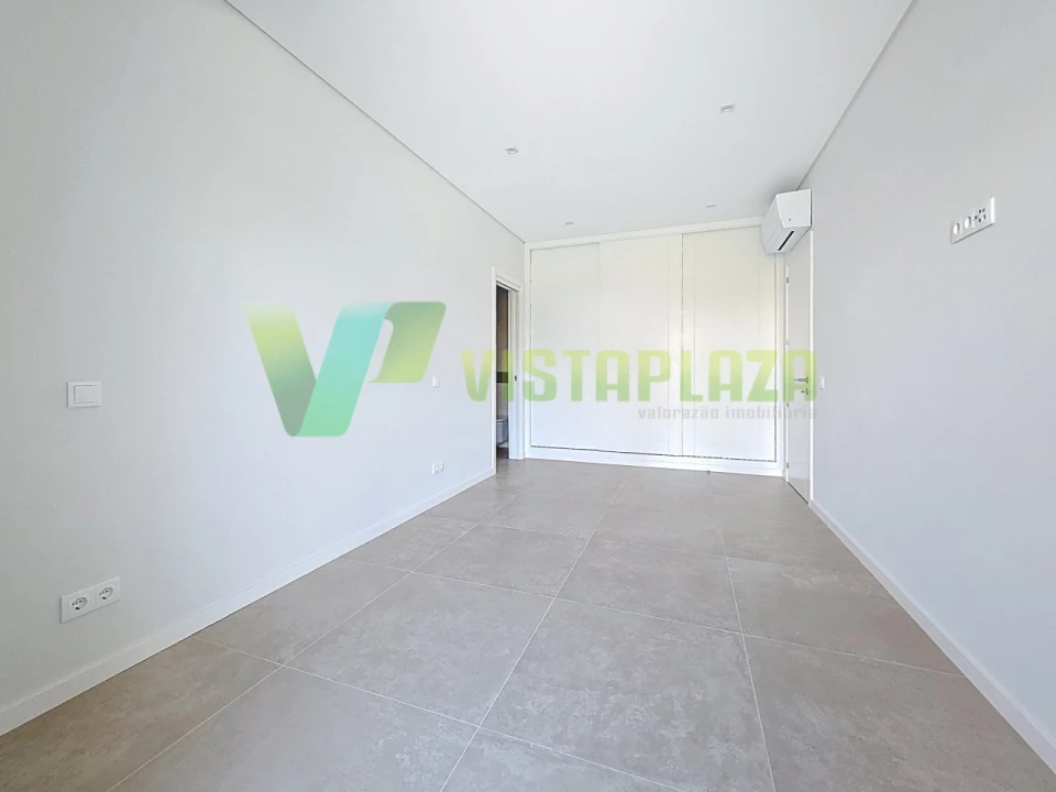 Apartamento T2 para Venda em Portimão Foto 16