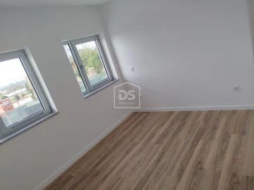 Apartamento T2 para Venda em Currelos, Papízios e Sobral