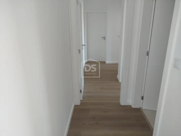 Apartamento T3 para Venda em Currelos, Papízios e Sobral