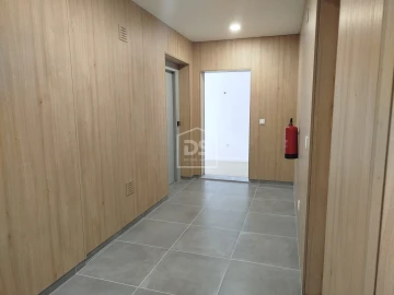 Apartamento T3 para Venda em Currelos, Papízios e Sobral