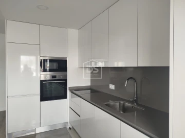 Apartamento T1 para Venda em Currelos, Papízios e Sobral