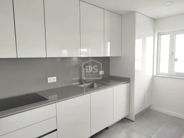 Apartamento T1 para Venda em Currelos, Papízios e Sobral