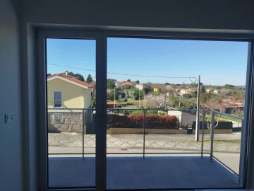 Apartamento T3 para Venda em Currelos, Papízios e Sobral