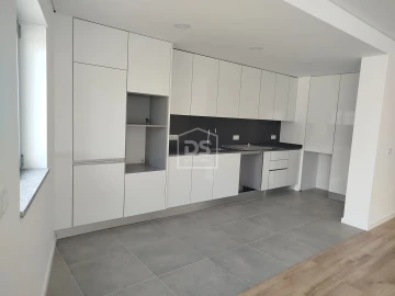 Apartamento T3 para Venda em Currelos, Papízios e Sobral