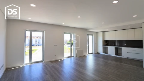 Apartamento T3 para Venda em Currelos, Papízios e Sobral