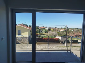 Apartamento T3 para Venda em Currelos, Papízios e Sobral