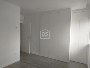 Apartamento T1 para Venda em Currelos, Papízios e Sobral