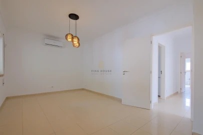 Moradia T3 para Arrendamento em Cascais e Estoril