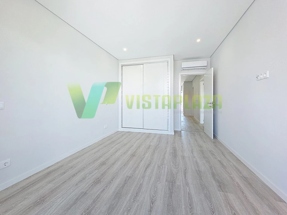 Apartamento T2 para Venda em Alvor Foto 18