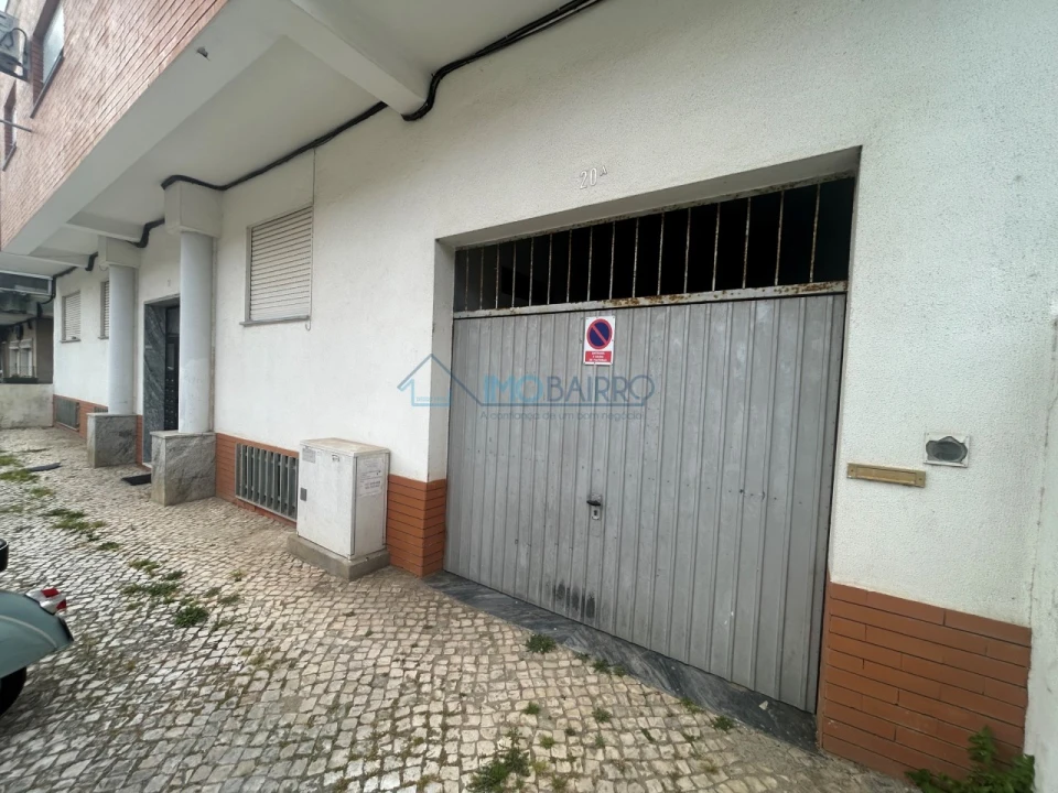 Garagem para Venda em Laranjeiro e Feijó Foto 1