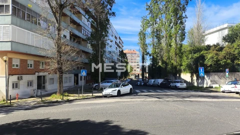 Apartamento T3 para Venda em Benfica