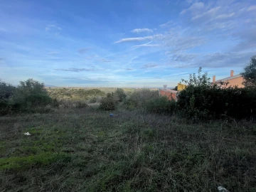 Terreno para Venda em Azoia de Cima e Tremês