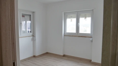 Moradia T3 para Venda em Nossa Senhora do Pópulo, Coto e São Gregório