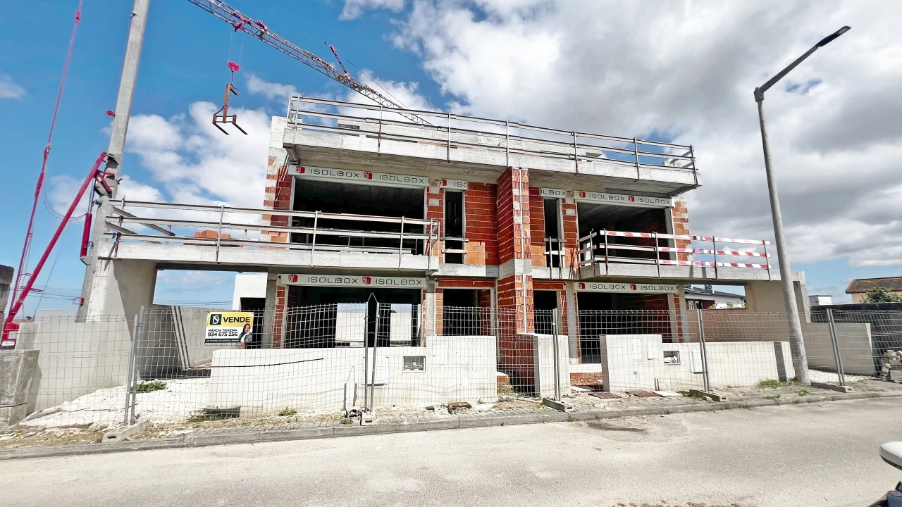 Moradia T4 para Venda em Atouguia da Baleia Foto 6