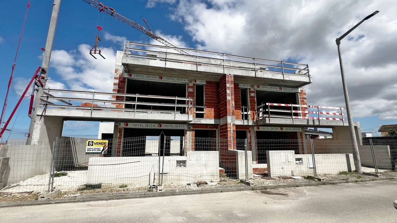 Moradia T4 para Venda em Atouguia da Baleia Foto 5