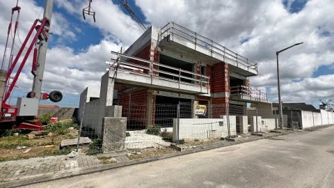 Moradia T4 para Venda em Atouguia da Baleia