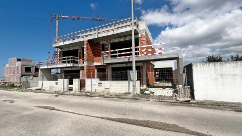 Moradia T4 para Venda em Atouguia da Baleia