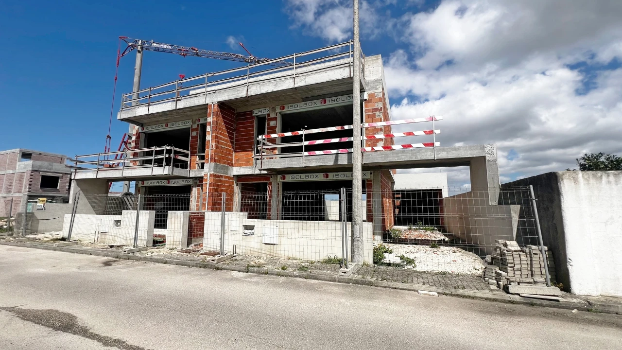 Moradia T4 para Venda em Atouguia da Baleia Foto 11