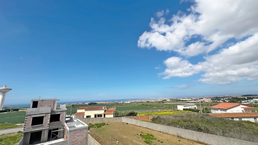 Moradia T4 para Venda em Atouguia da Baleia Foto 3