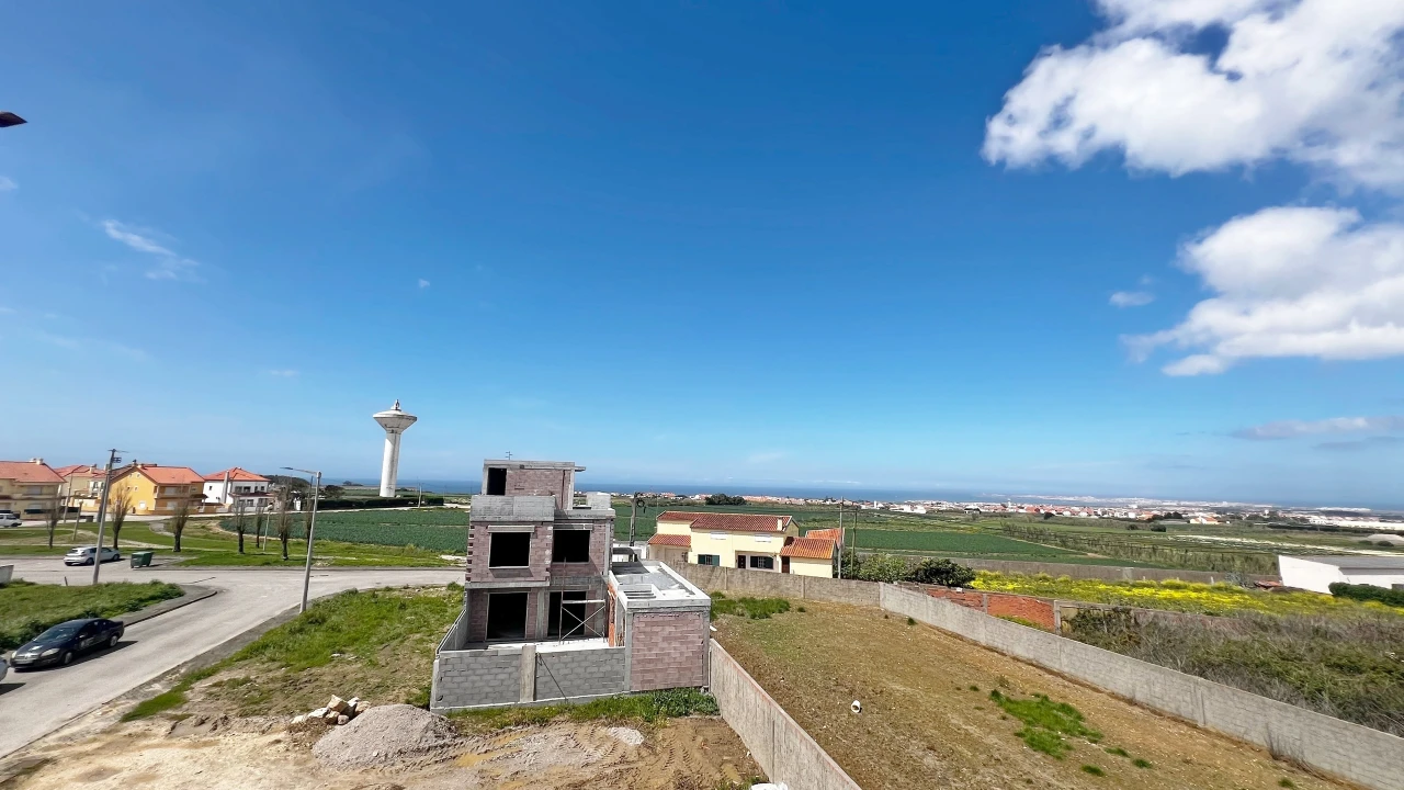 Moradia T4 para Venda em Atouguia da Baleia Foto 4