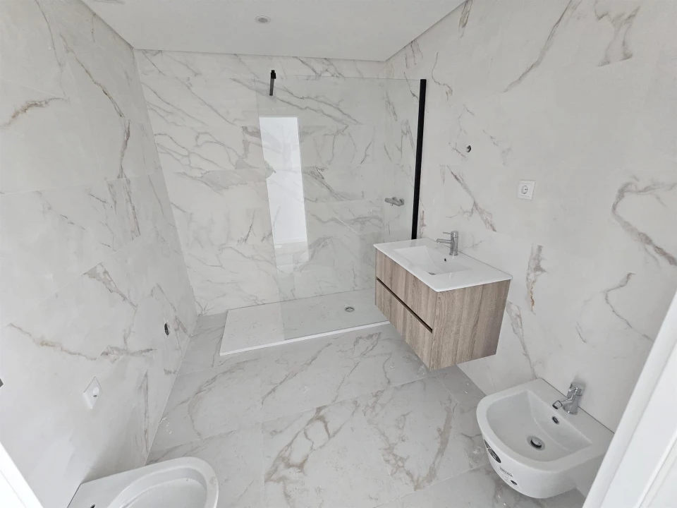 Apartamento T2 para Venda em Corroios Foto 34